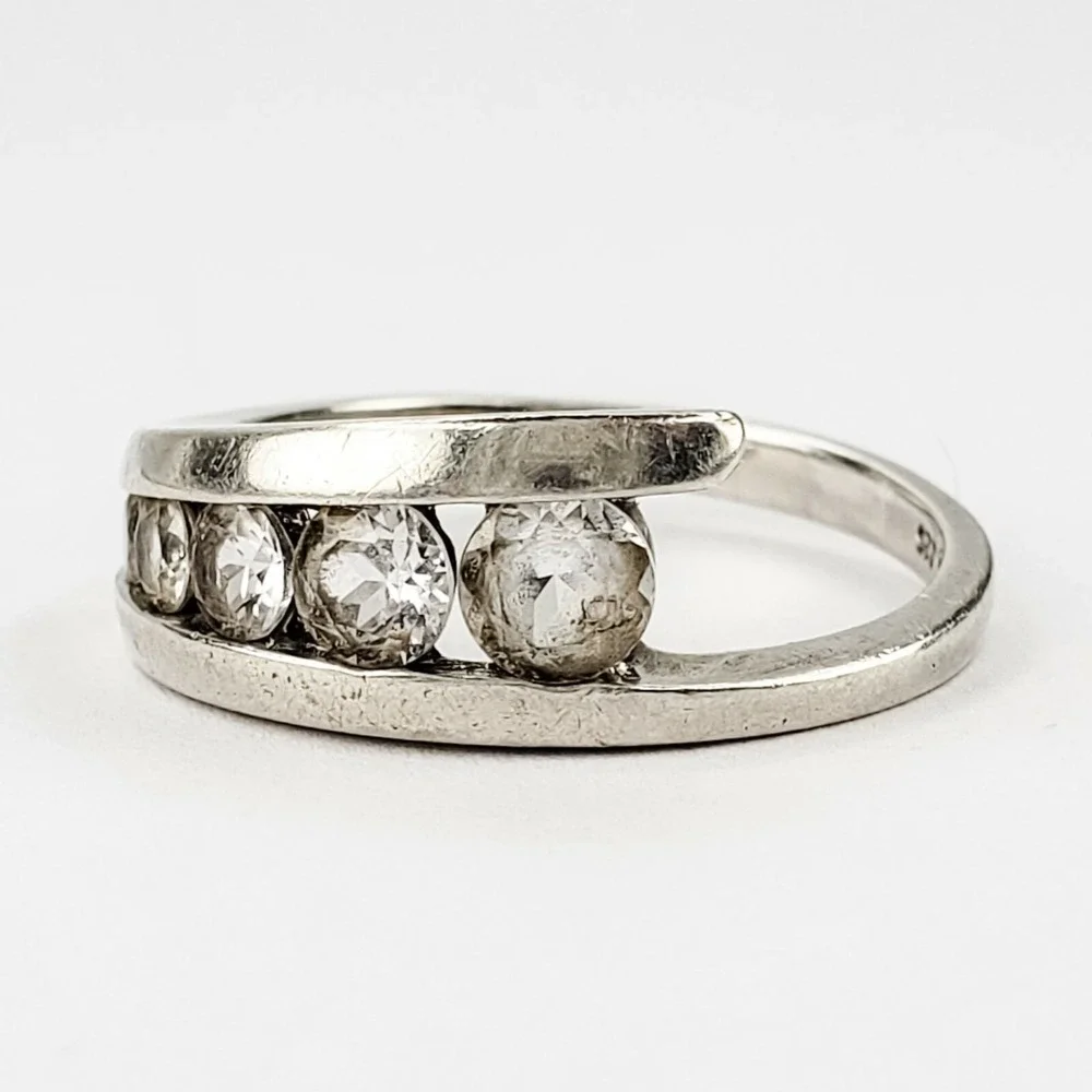 Ross Simons Bypass Ring Sterling Silver 7.75 Silver Graduated Channel Set Stone